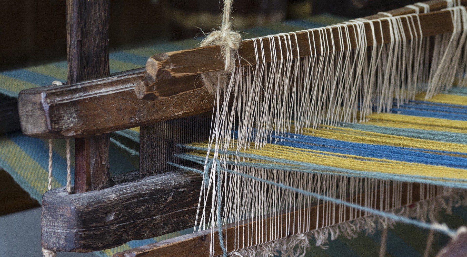 what-is-the-difference-between-handmade-and-machine-made-rugs